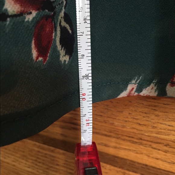 Green flowing blouse. - Picture 8 of 8